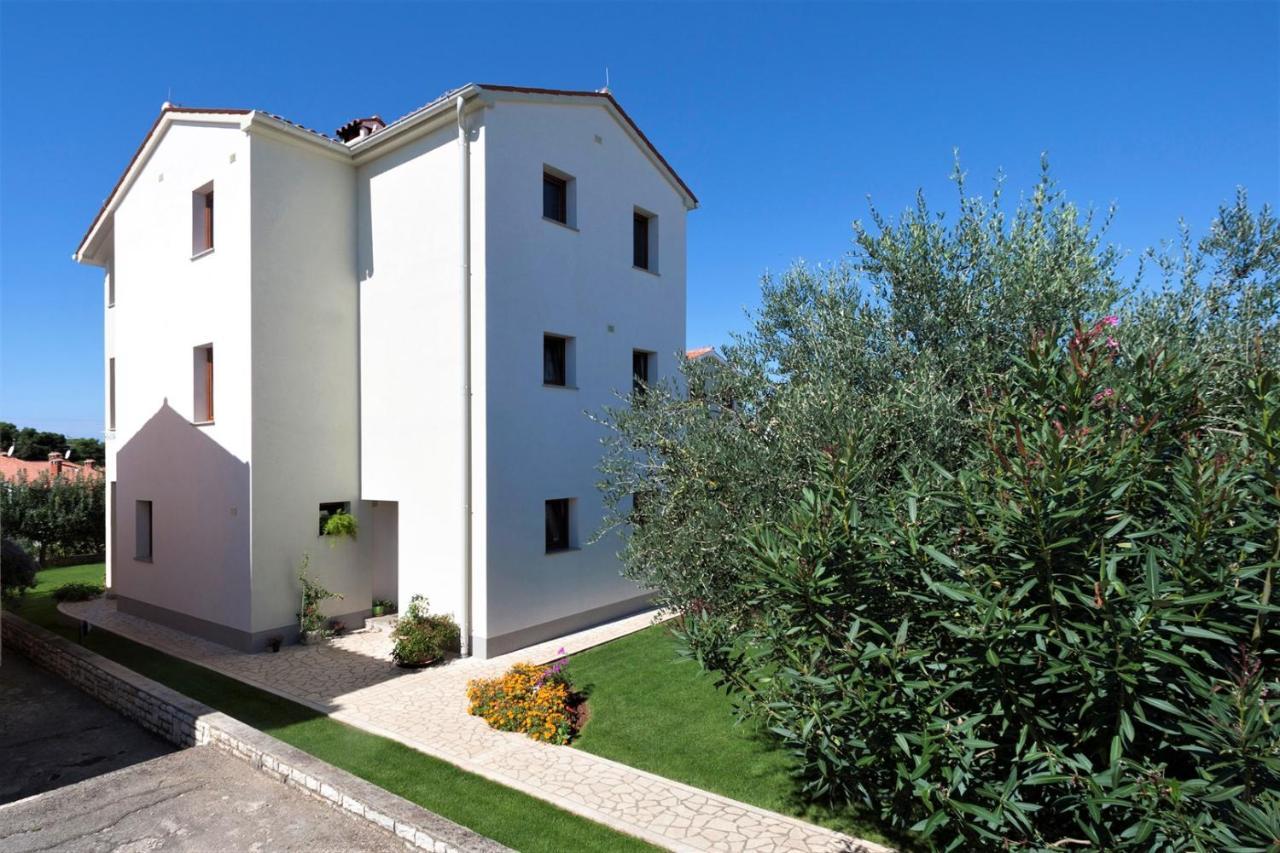 Apartments Beakovic ポレッチ エクステリア 写真