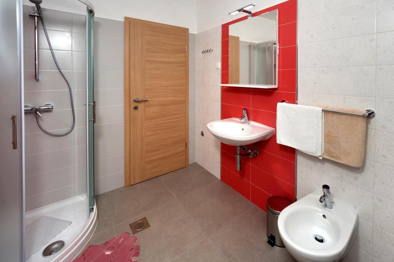 Apartments Beakovic ポレッチ エクステリア 写真