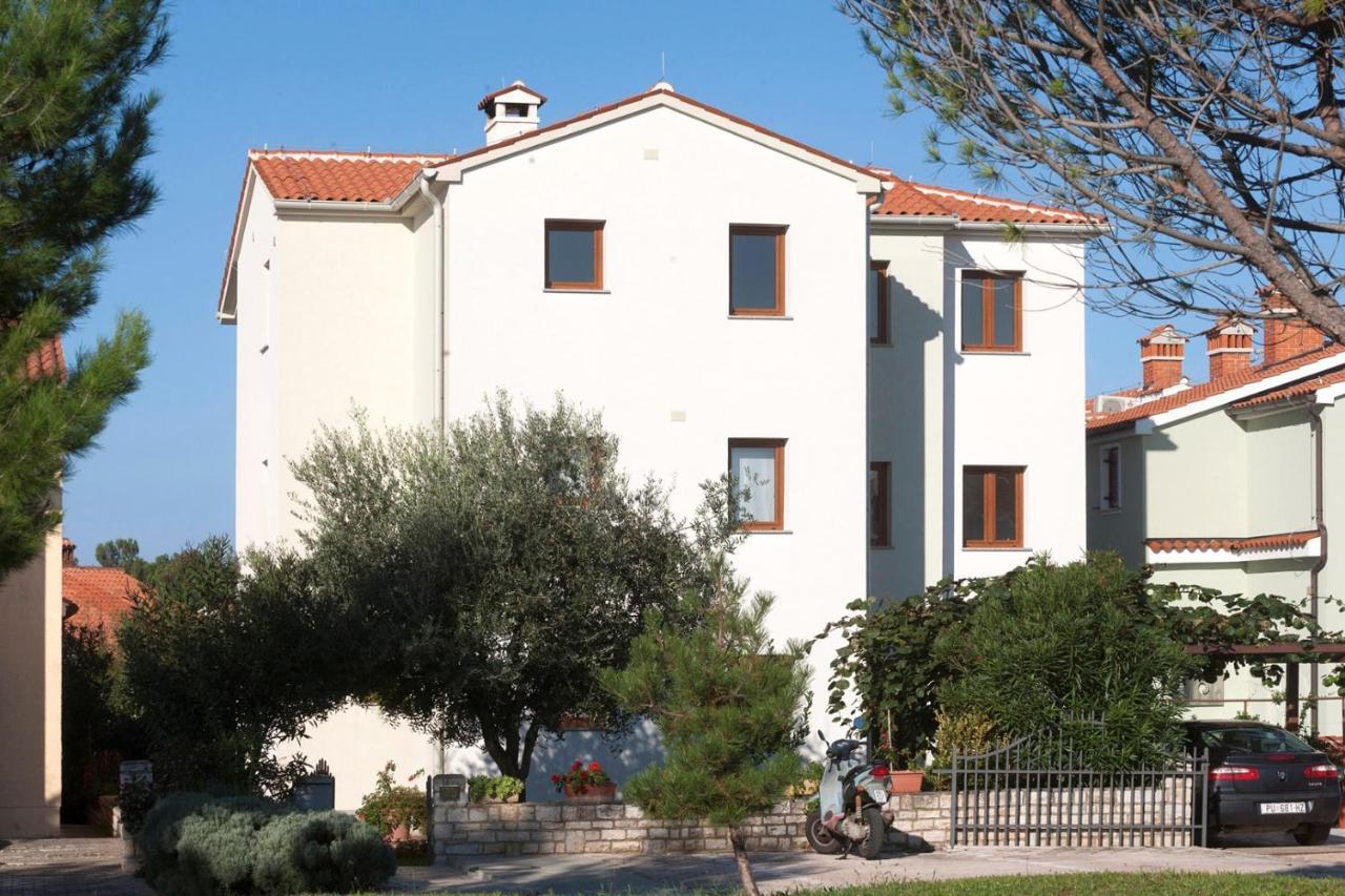 Apartments Beakovic ポレッチ エクステリア 写真