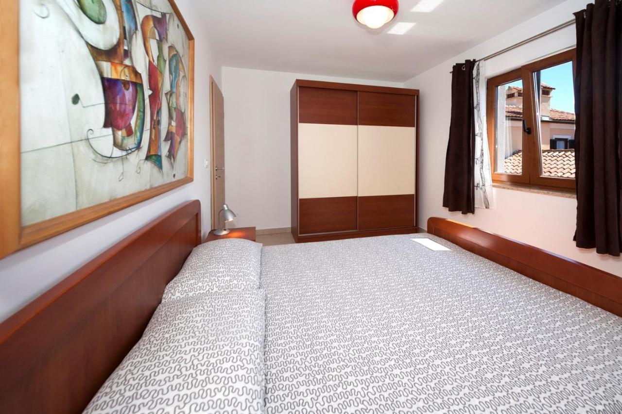 Apartments Beakovic ポレッチ エクステリア 写真